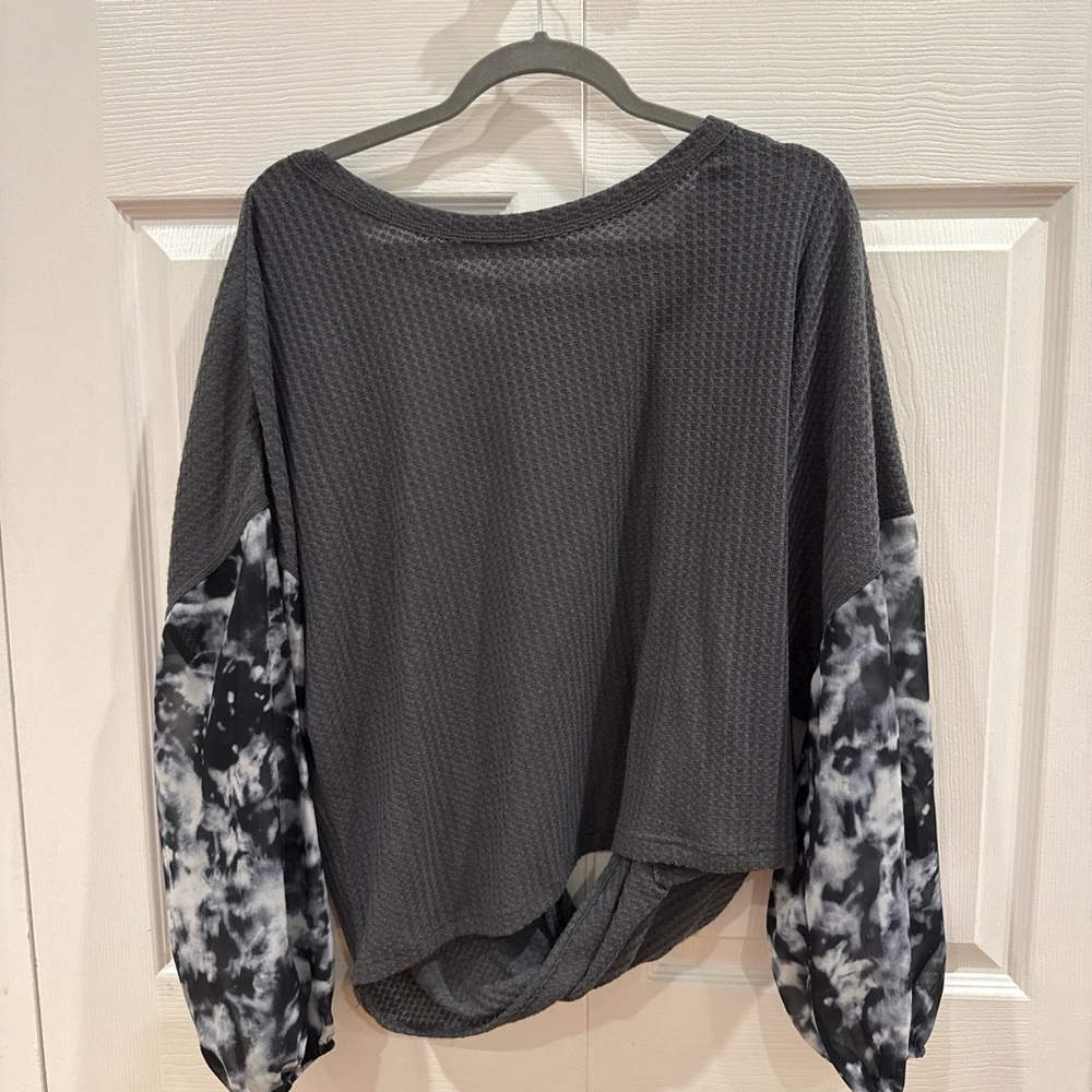 Open back light sweater